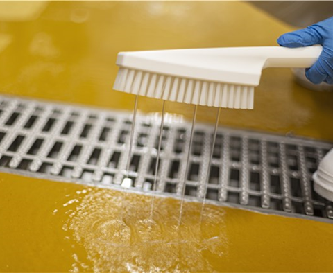 Bàn chải kết hợp vòi phun Vikan 70573 chính hãng